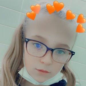 Meet your Posher, Evealyn